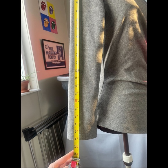 Asymmetrical High Neck Twill Top Beautiful Fit - Picture 8 of 10